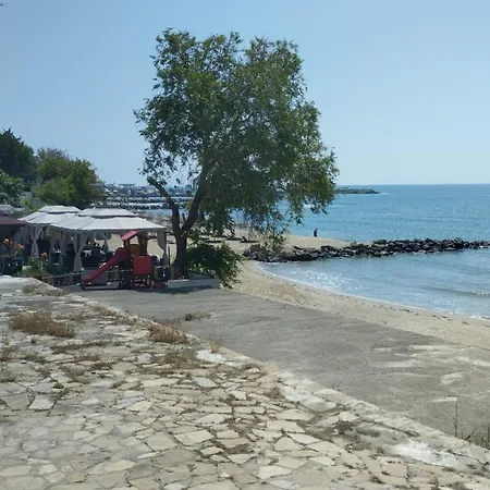 Seafront Lucky Апартаменты